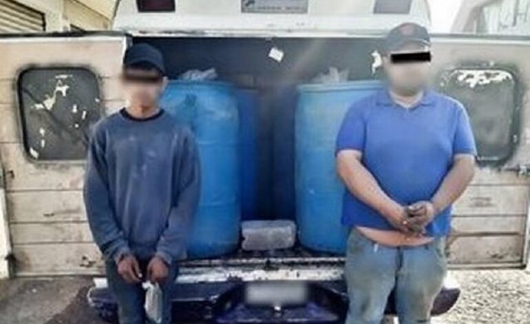 Detiene la Policia a Dos Huachicoleros, Transportaban Mil 400 Litros de Gasolina de Dudosa Procediencia