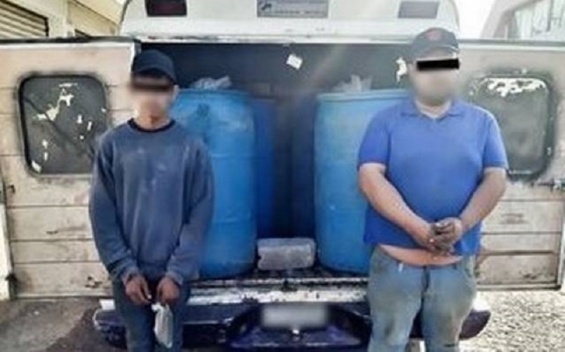 Detiene la Policia a Dos Huachicoleros, Transportaban Mil 400 Litros de Gasolina de Dudosa Procediencia
