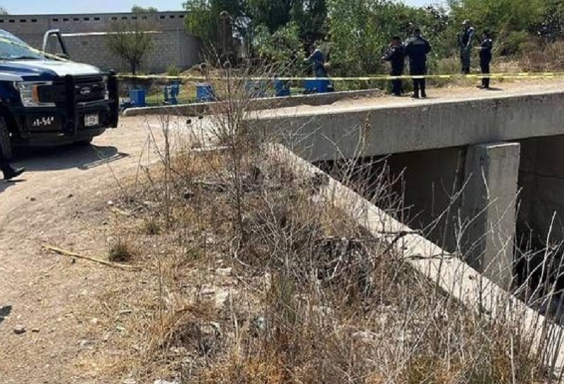 Encuentran Cuerpo Flotando en Un Canal  de Aguas Negras con Huellas de Tortura