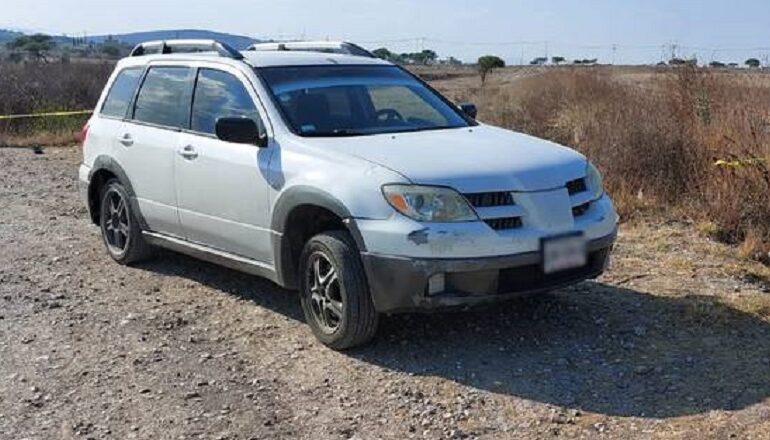 Encuentran Dentro de una Camioneta a Tres Hombres y una Mujer Ejecutados