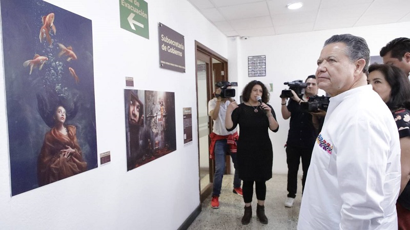Julio Menchaca Inauguro la 1ª Galería Artística en la Sede del Palacio de Gobierno “ Desmitificando Espacios”
