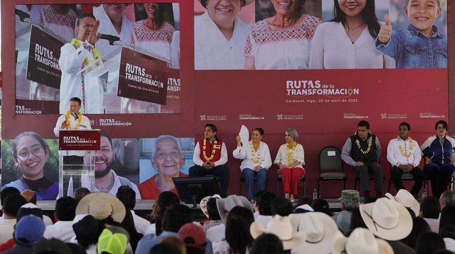 Menchaca da Banderazo Del Programa Héroes Paisanos 2023