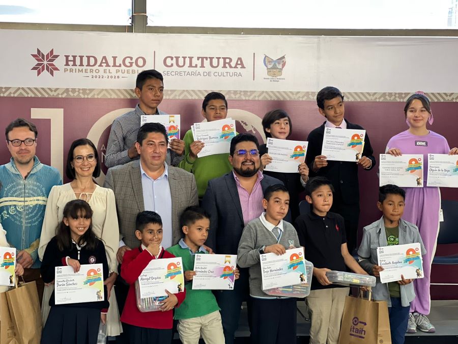 El Consejo General del Itaih Premio a Las Ganadoras (es)  del 9º Concurso de Dibujo Infantil 2023 ¡Yo Cuido y Protejo Mis Datos en La Red”
