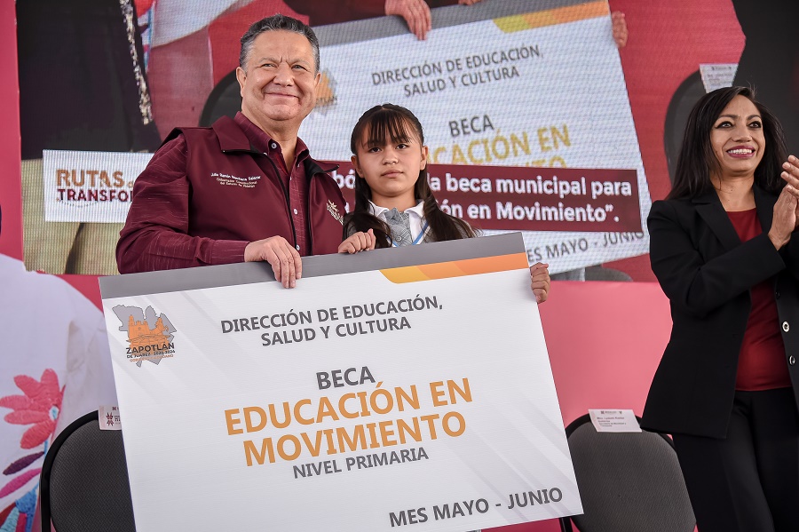 Recorro Cada Municipio Entregando Obras y Apoyos Para Emparejar el Piso de Quienes Han Permanecido al Margen del Desarrollo: JMS