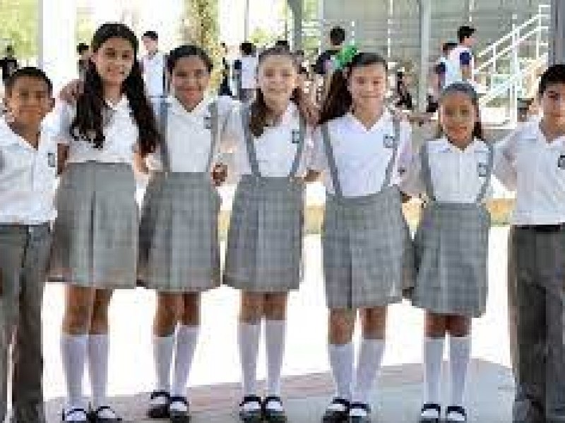 Gobierno Invertirá $536.2 Millones Importe de 622 mil 28 paquetes  de Uniformes Escolares Para el Ciclo Escolar 2023-2024