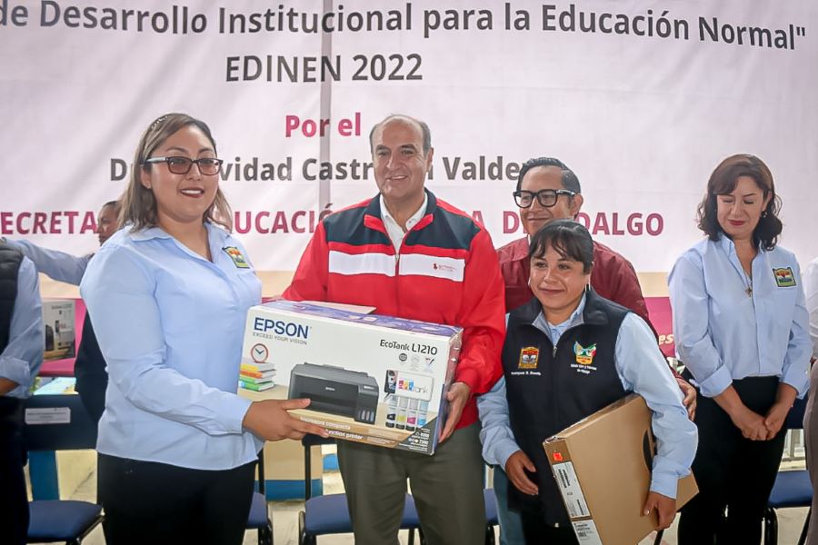 Politica al …  Entrega Gobierno de Hidalgo Más de 3 Millones 590 Mil Pesos en Apoyos a la Escuela Normal Sierra Hidalguense