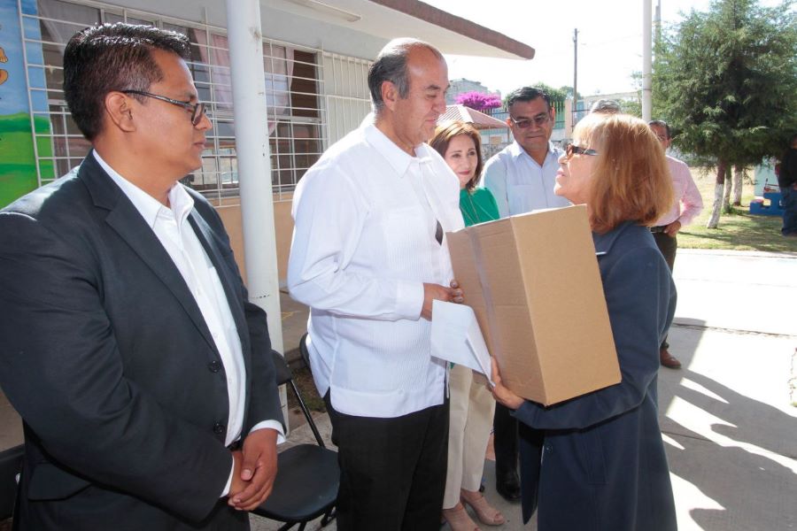 Natividad Castrejón entregó infraestructura en escuelas del Altiplano