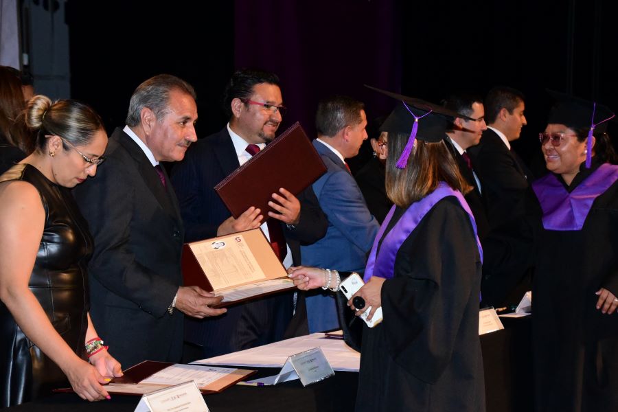 UPMH Entregó 561 Títulos Profesionales a Egresados