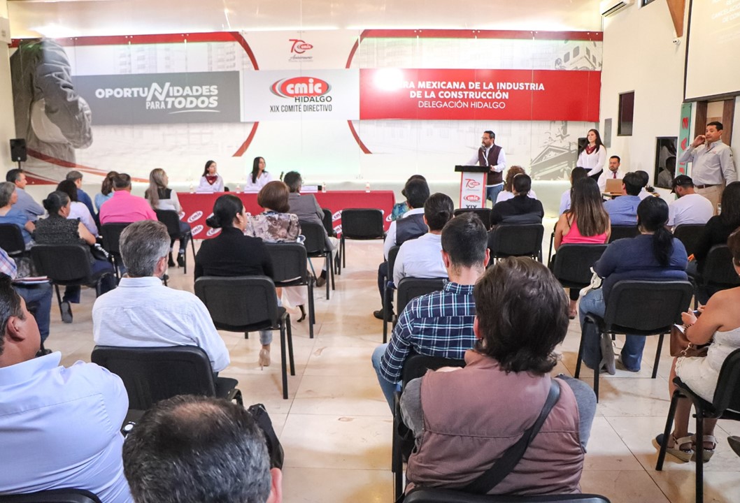 Contraloría Capacita a 74 Contratistas Hidalguenses y a Miembros de la CMIC