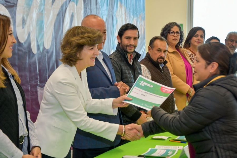 Alcalde Jorge Márquez entregó 24 apoyos del programa integral “Mujer reactívate y avanza”