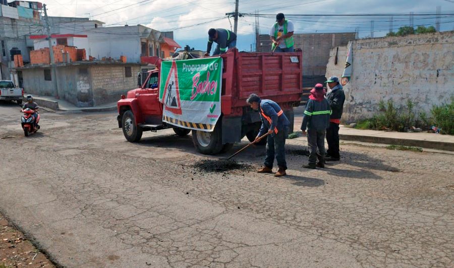 Destinan Bacheo Para Atender Pavimento Dañado en Diversas Zonas de Tulancingo