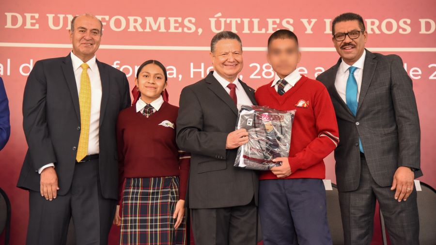 Entrega Julio Menchaca Uniformes, Útiles y Libros de Texto Gratuitos Con Inversión Superior a 900 Millones De Pesos.