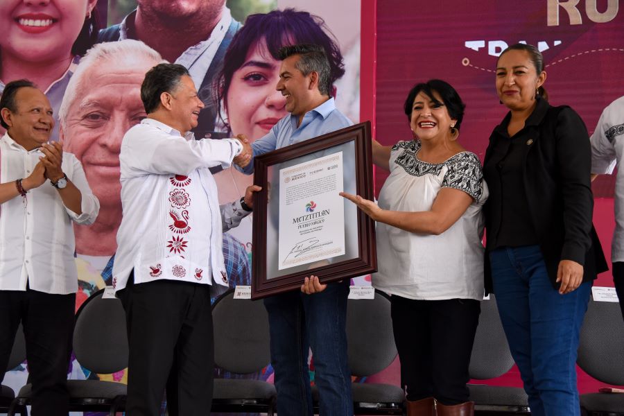 Entrega Menchaca Nombramiento de Pueblo Mágico a Metztitlán