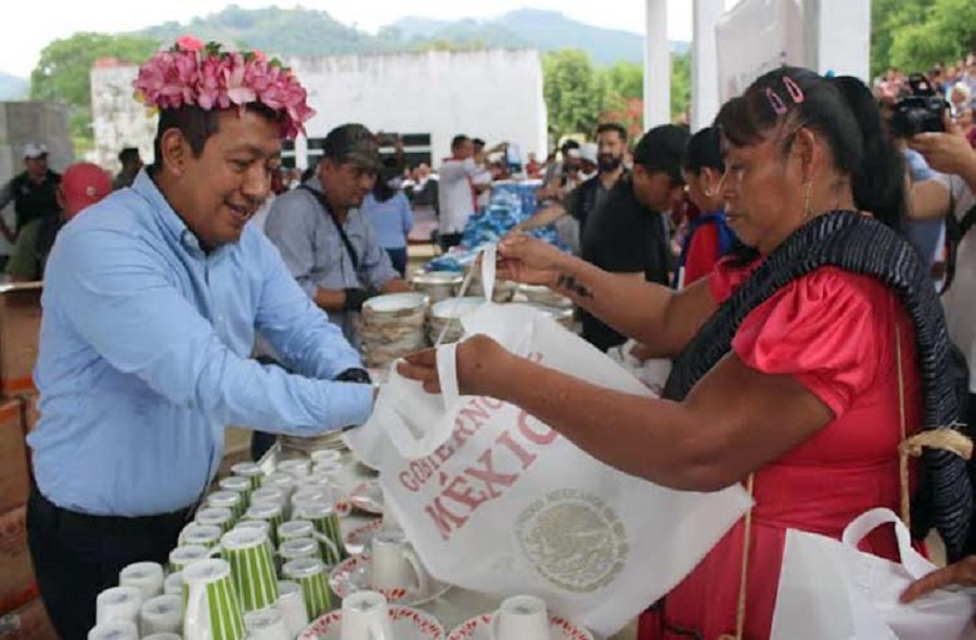 Recorre municipios el Tianguis del Bienestar, Este Miércoles en Xochiatipan, Fueron Beneficiados  4 mil 600 Habitantes