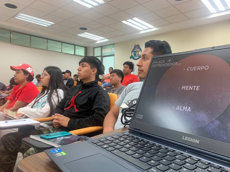 Juventudes Emprendedoras Reciben Capacitación y Asesoría Para el Desarrollo de Sus Proyectos