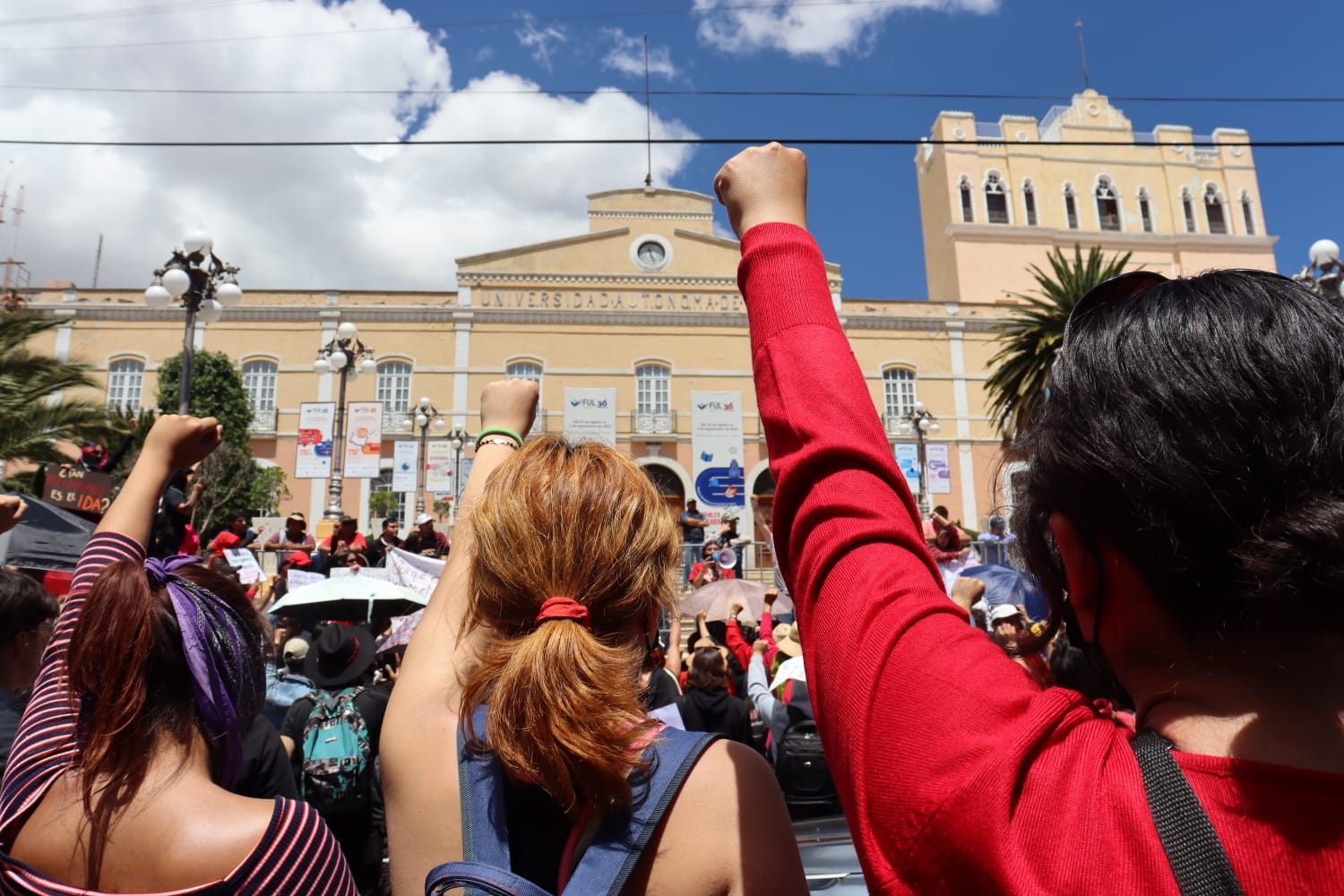 Estudiantes del ICSHu, ICEA, ICSa, ICBI e ICAP, Convocaron a Paro General de Labores en la UAEH Por Agresión a sus Compañeros del Instituto de Artes