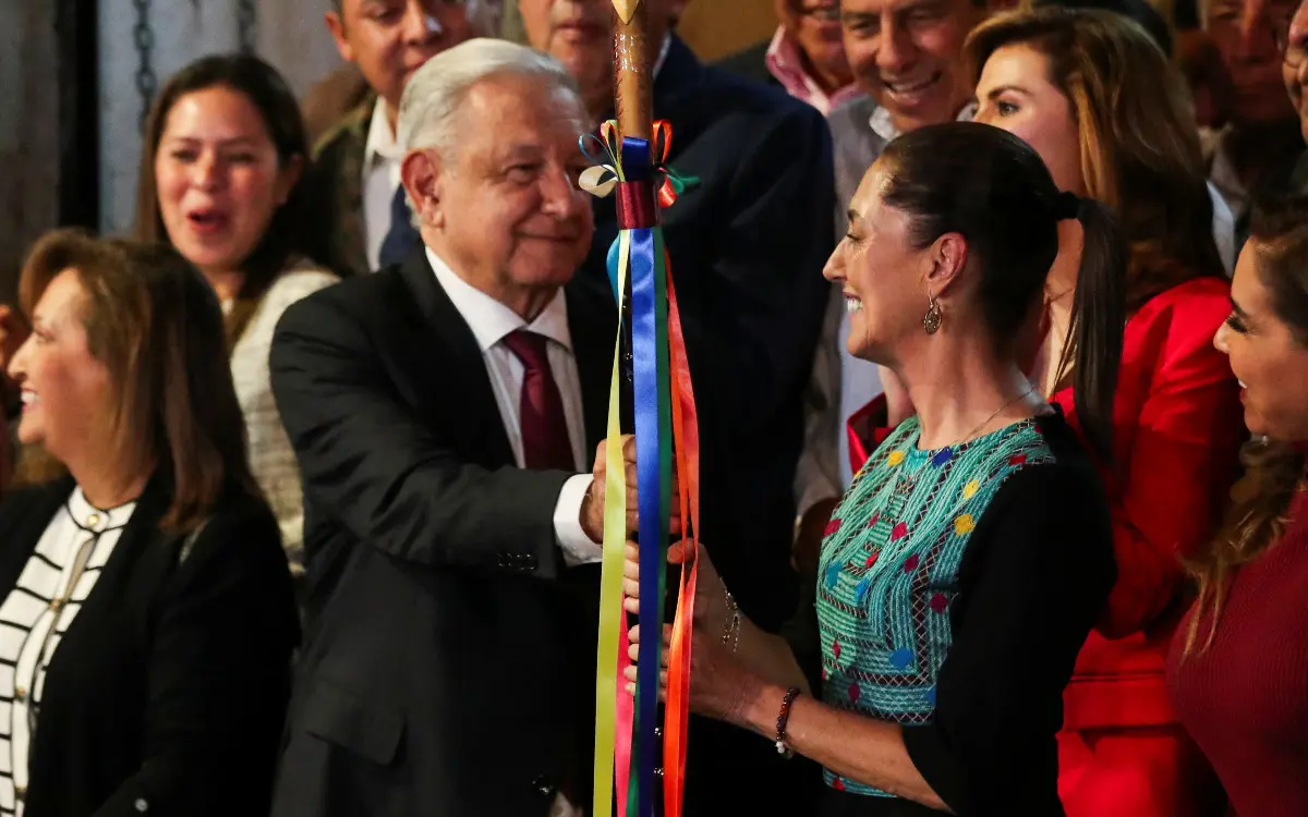 AMLO Entrega ‘Bastón de Mando’ a Sheinbaum