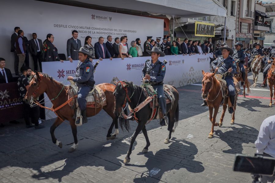Con desfile Cívico Militar Concluyen Festejos Patrios en Hidalgo