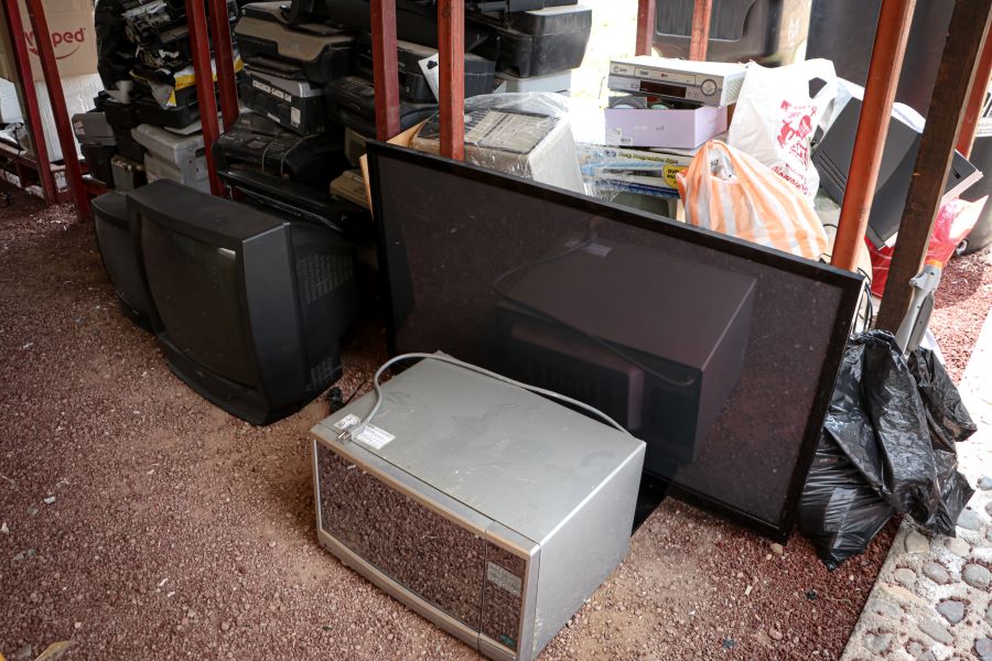 Rebasan Meta En Acopio de Papel, Cartón y Electrónicos