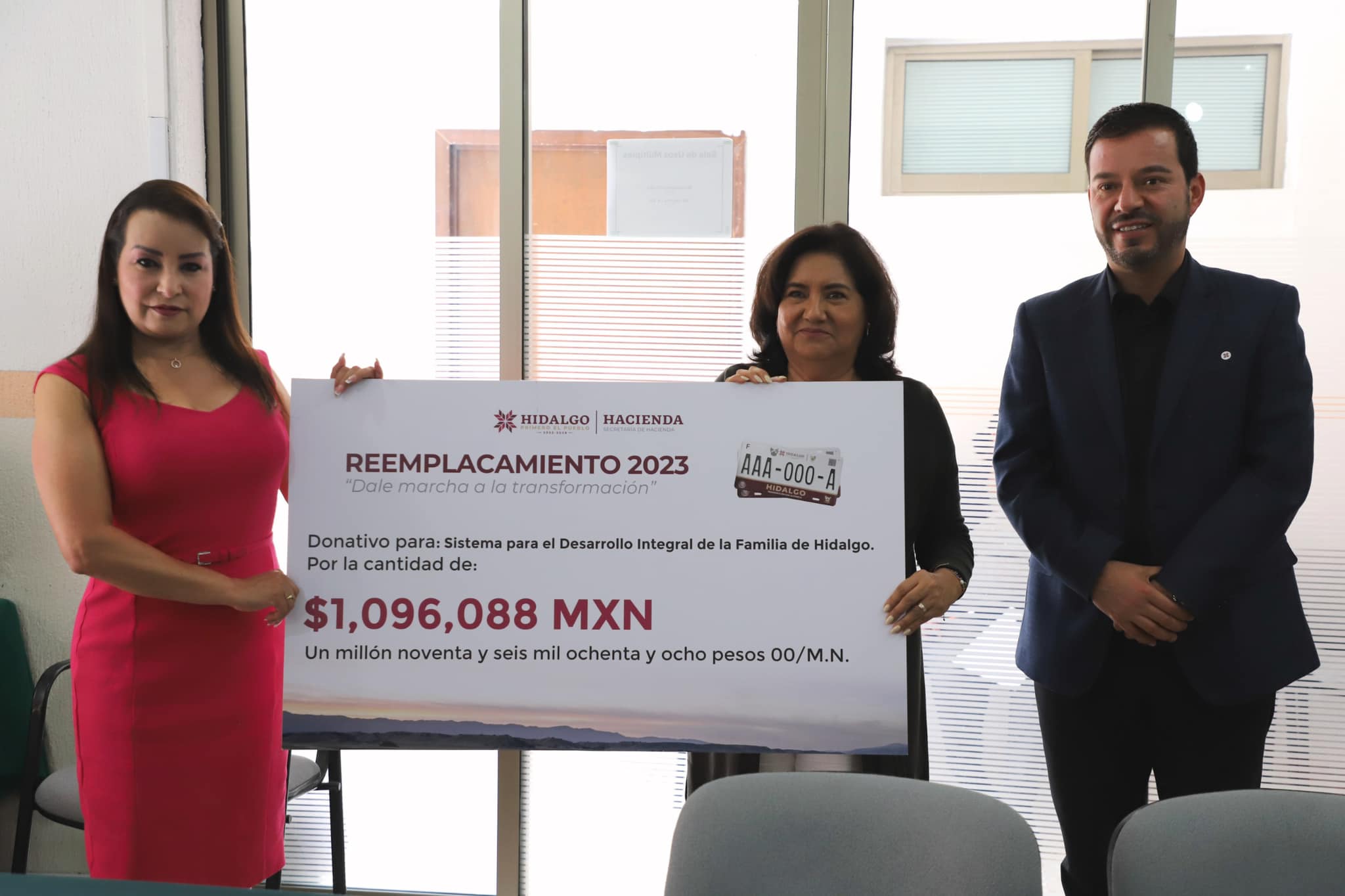 Entrega Esther Ramírez, Secretaria de Hacienda Donativo de más de un Millón de Pesos al Sistema DIF Hidalgo