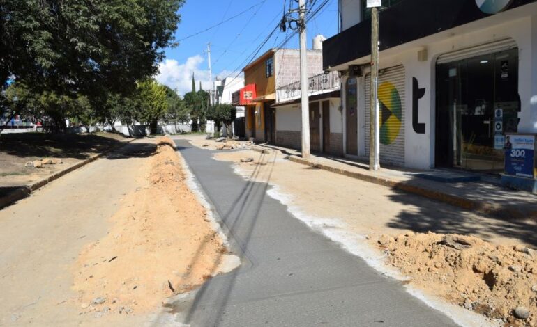Se Cambia Tubo de Drenaje en Jardines del Sur Por Hundimiento de la Carpeta Asfáltica