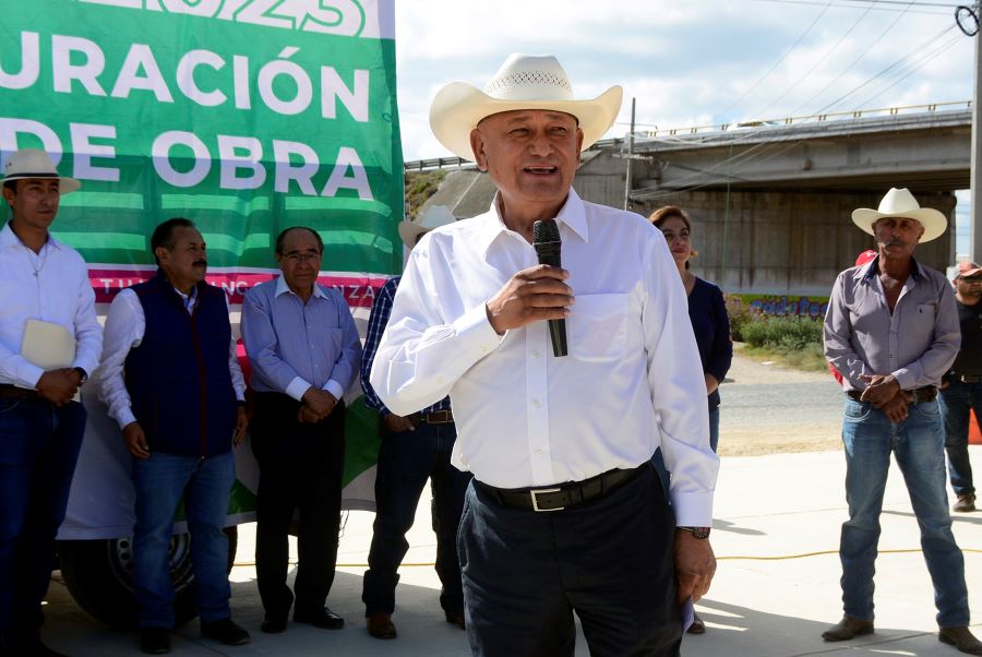 Alcalde Jorge Márquez Alvarado Entregó Concreto Hidráulico En Zototlán