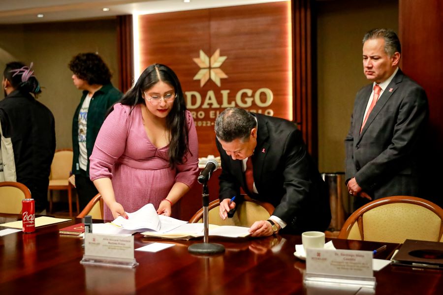 El Gobernador Julio Menchaca Escucho y Dialogo con Estudiantes del IDA de la UAEH