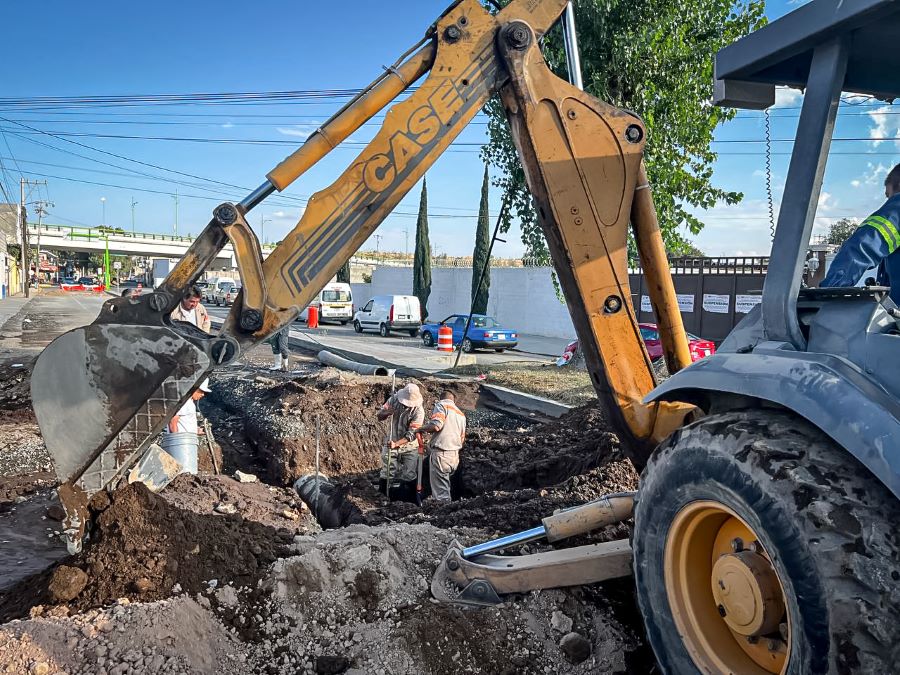 Caasim Repara dos Fugas  en Avenida Universidad y Acueducto Laguna, tramo Palma Gorda – La Paz, Mineral de la Reforma