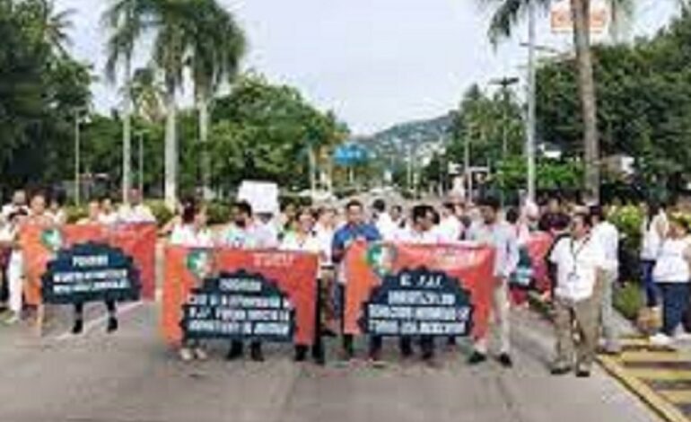 Diputados Desaparecen 13 Fideicomisos a la SCJN, Protestan Trabajadores en Pachuca, Bloquean el Bulevar Colosio