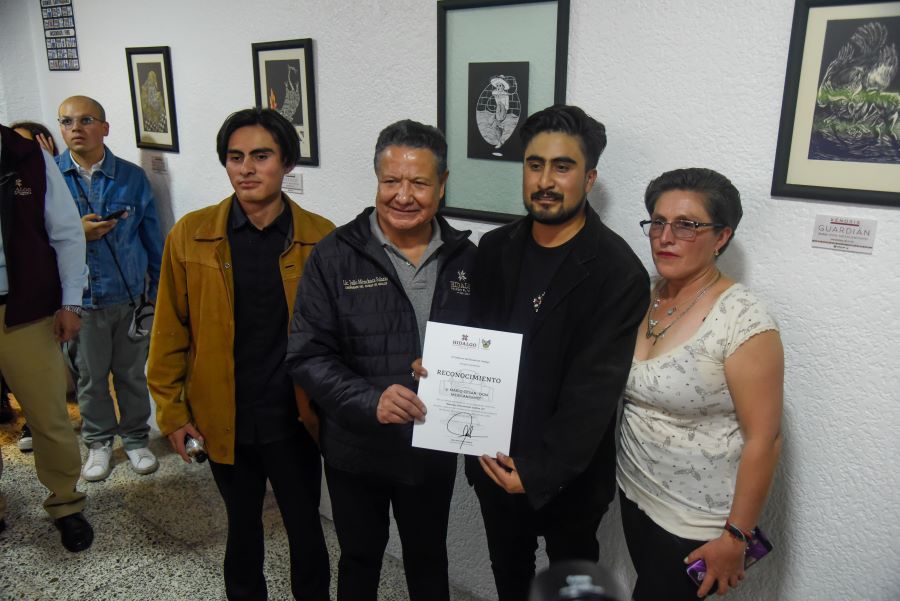 Inaugura Menchaca Salazar “Kénosis, Intervención Gráfica 1.2”, en el Edificio de Gobierno