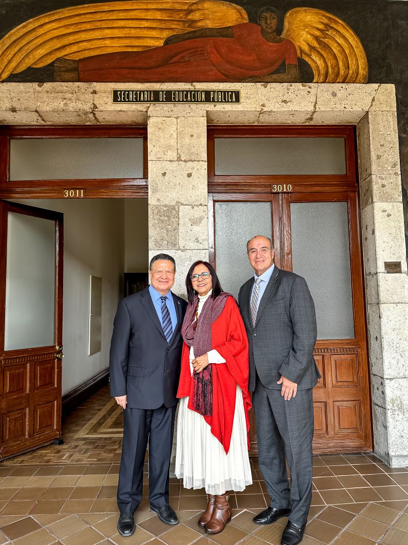 Menchaca Salazar se Reúne con la Titular de la SEP, Analizaron Áreas de Oportunidad del Sistema Educativo Hidalguense