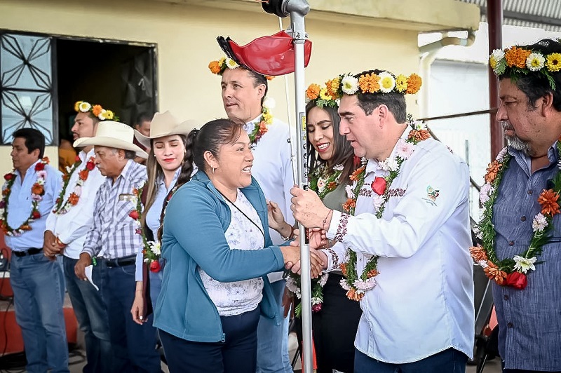 Entregan Equipo Agrícola y Paquetes de Conejos a Productores de Diferentes Municipios