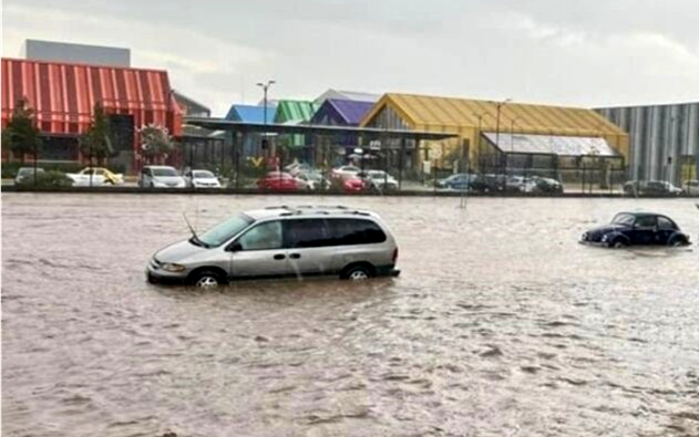 Terrible Tormenta se Abatió en Pachuca, Causando Encharcamientos en Inundaciones de Vías de Comunicación