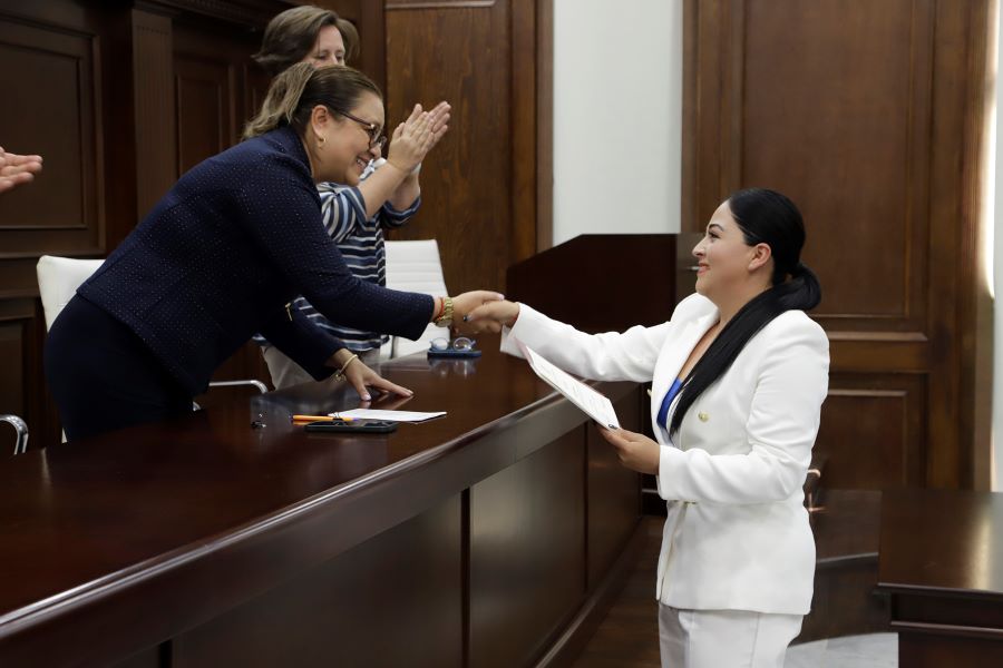 Reconoce ICSHu a Egresadas de Posgrado de Excelencia
