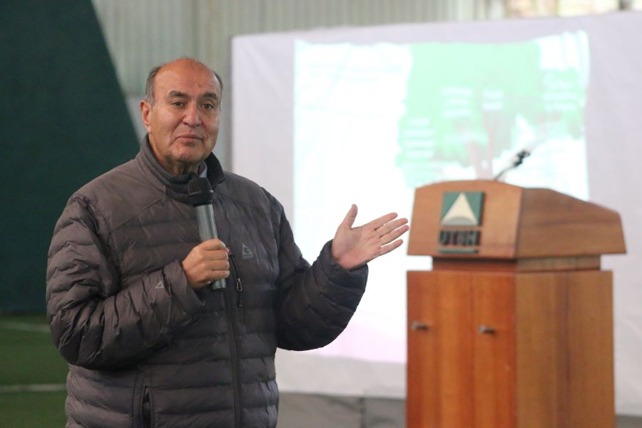 Invita Natividad Castrejón a estudiantes de la UTSH a encontrar un motivo para trascender