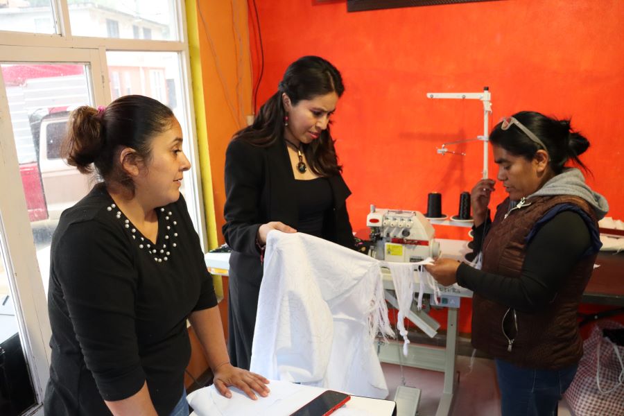 Simey Olvera Supervisó Talleres Artesanales en Tenango de Doria