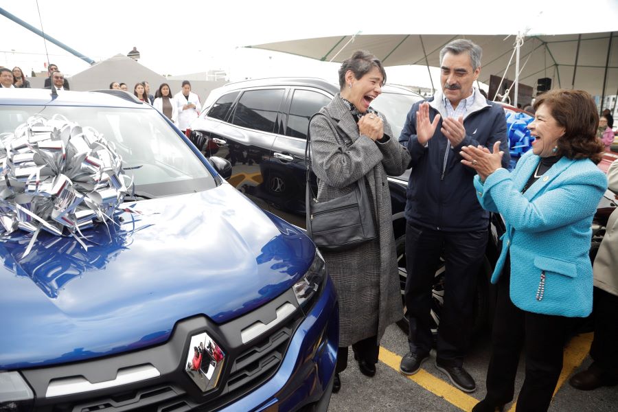 Beneficia UAEH a Personal Con Entrega de Vehículos