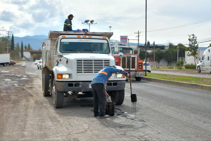 Brigada de Bacheo Permanente Ejecutó Rehabilitación de Cintas de Rodamiento en Tulancingo