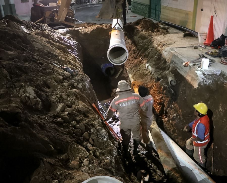 Caasim en 14 Horas Reparó Fuga en Dos Tramos de Tubería de 18 Pulgadas en la calle Lorenzana, colonia Morelos.