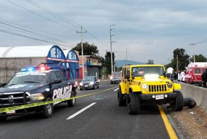 Ejecutan a un Hombre a Balazos Sobre la Carretera  Pachuca-Actopan Cuando Conducía un Vehículo  Jeep Color Amarillo