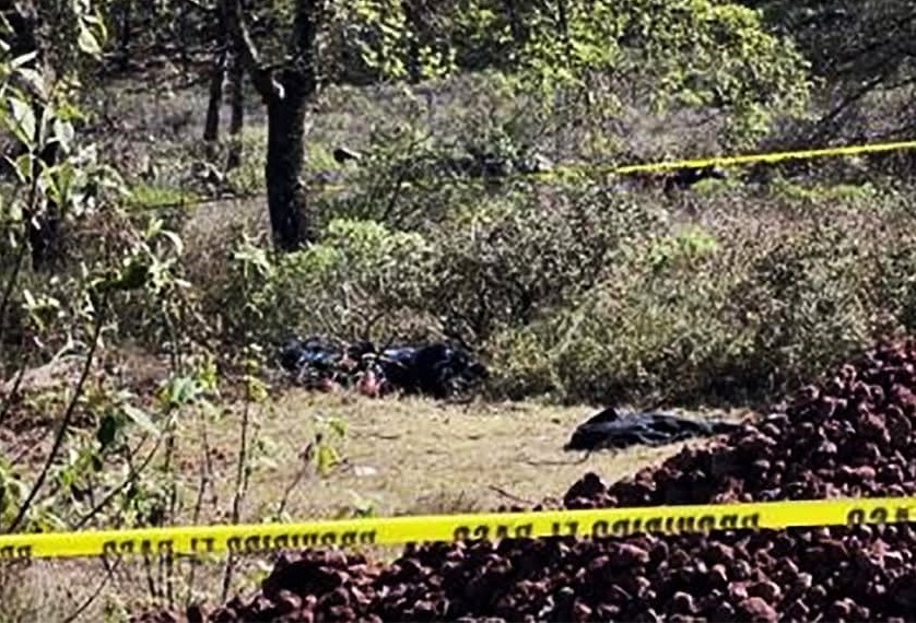 Encuentran 3 Ejecutados en el Camino de Santo Domingo y Mixquiapan, Municipio de Acatlán