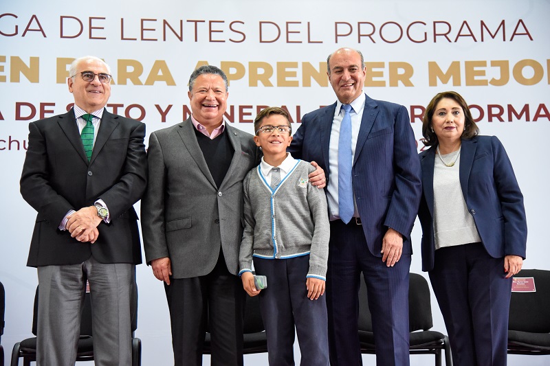Entrega Gobierno de Hidalgo Lentes a Estudiantes de Nivel Básico