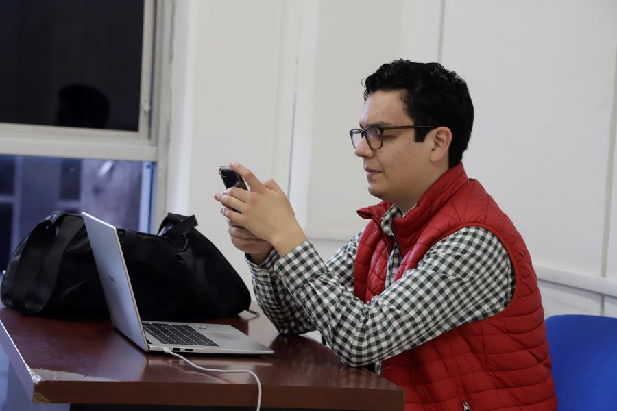 Experta Universitaria Explica la Infodemia y Cómo Identificar “Fake News”