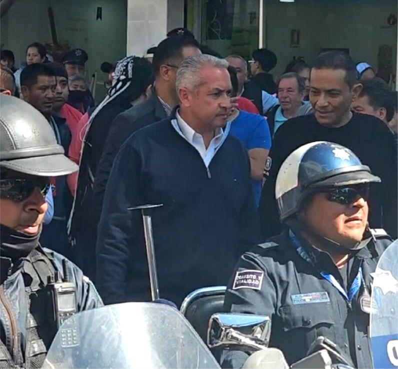 Sergio Baños Edil de Pachuca Protegido por la Policía Municipal, Guardia Nacional y el Ejercito Desalojo a Ambulantes, del Primer Cuadro de la Ciudad
