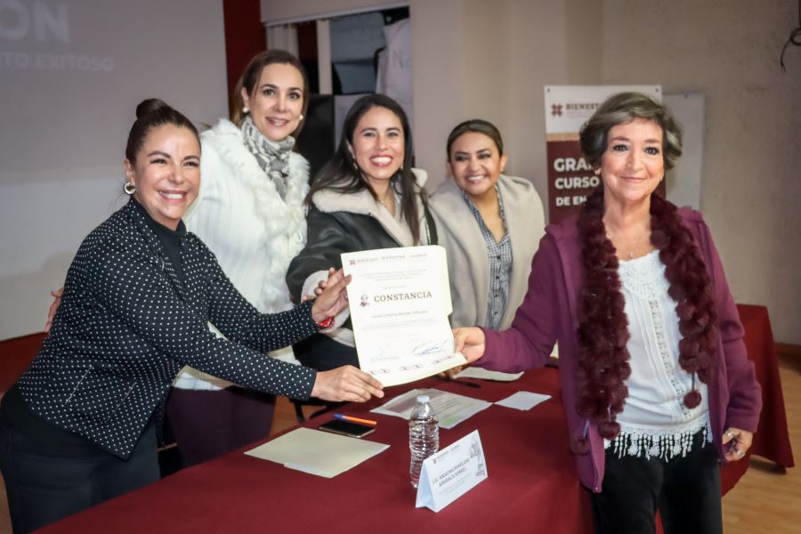 Personas Adultas Mayores se Gradúan del “Curso de Envejecimiento Exitoso”