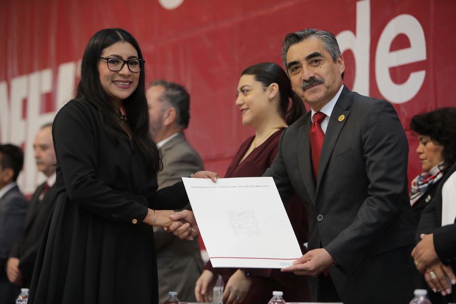 UAEH Entregó Título Profesional a 750 Egresados