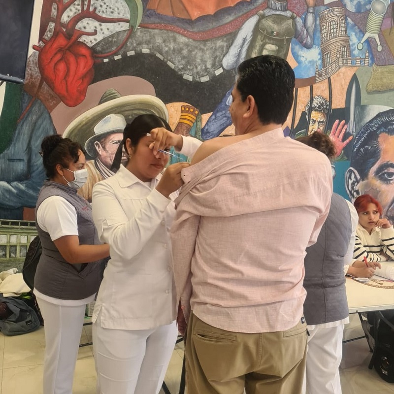 Aplican Vacunas Contra El Covid e Influenza en el Congreso del Estado Lunes 22 de Enero