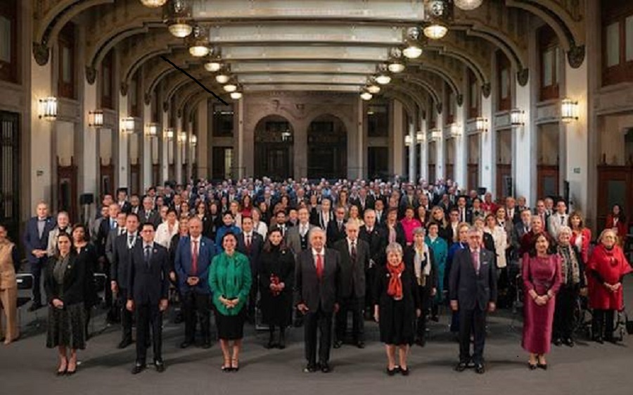 AMLO Advierte la Necesidad de Que en el Servicio Diplomático Haya Equidad de Género