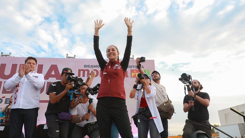 “Este 2024 vamos a seguir haciendo historia juntos, gobierno y pueblo”: Claudia Sheinbaum.