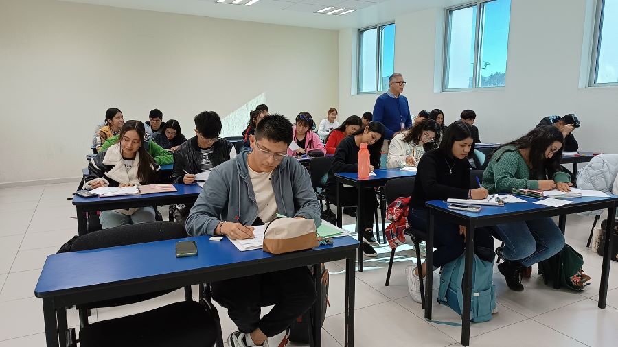 ICAp Brinda Acompañamiento a Estudiantes de Primer Semestre